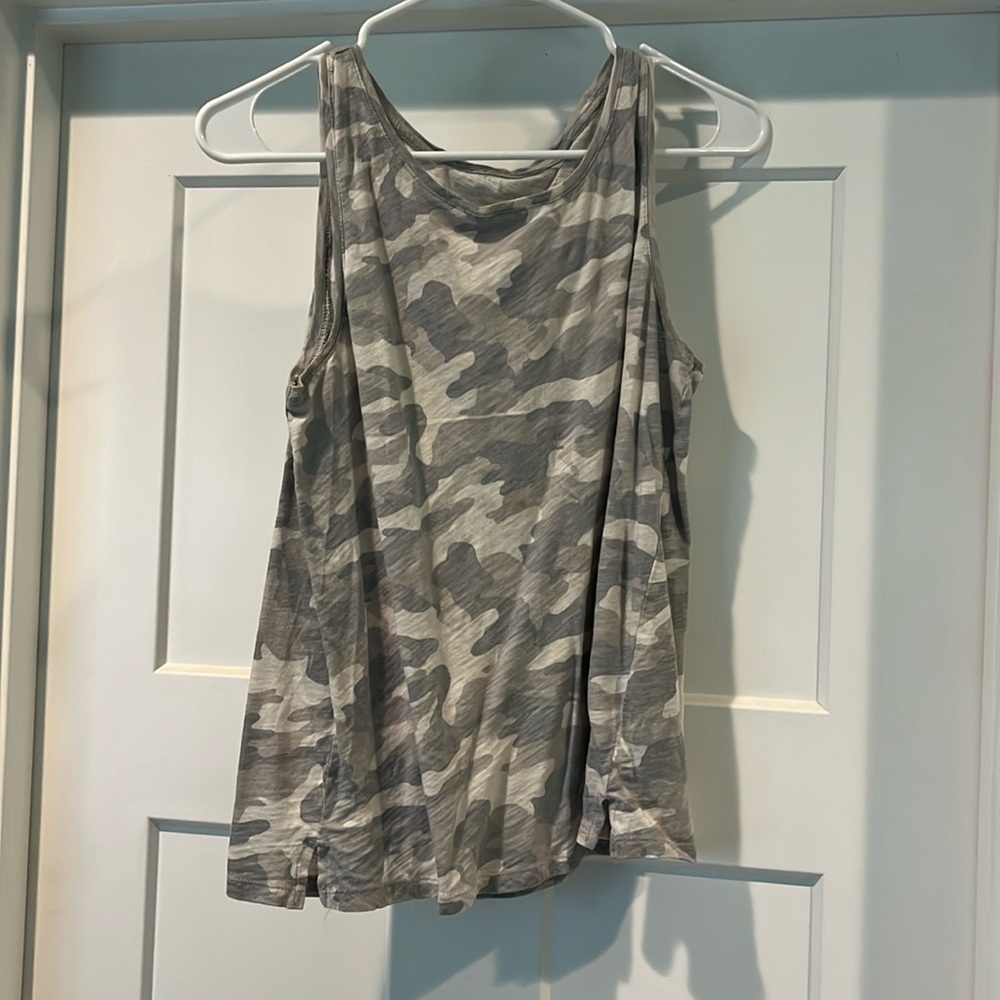 Womens medium old navy everywhere tank